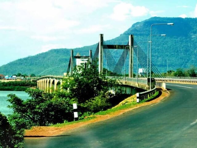 https://vietnamtur.viajes/wp-content/uploads/2021/11/Pakse-Laos-640x480.jpg